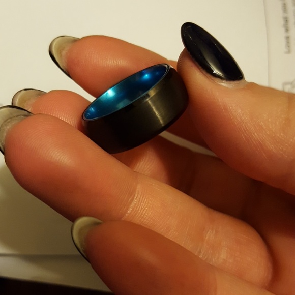 Men's Black Tungsten Ring - Picture 3 of 3